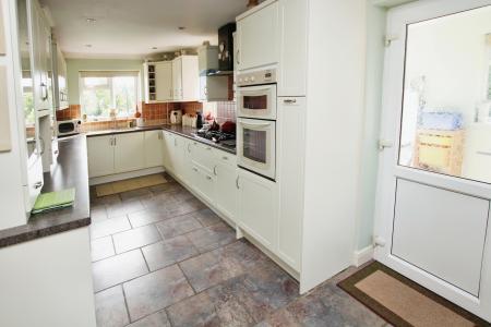 3 bedroom Bungalow for sale in Bradley Close, Warminster, BA12