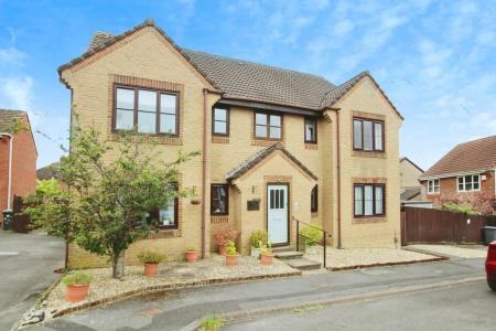 2 bedroom Flat for sale in Camellia Drive, Warminster, BA12