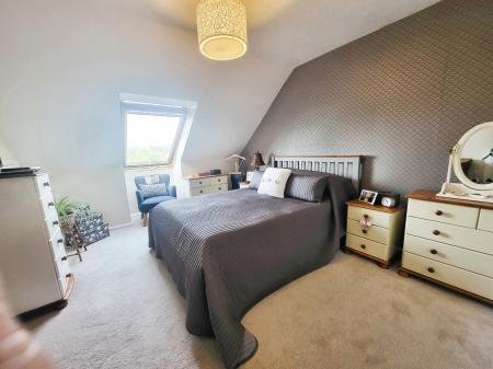 2 bedroom Flat for sale in Camellia Drive, Warminster, BA12