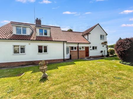 2 bedroom Terraced House for sale in Dymocks Lane, Sutton Veny, BA12