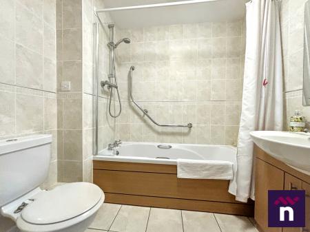 2 bedroom Flat for sale in Imber Court, Warminster, BA12