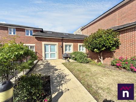 2 bedroom Flat for sale in Imber Court, Warminster, BA12