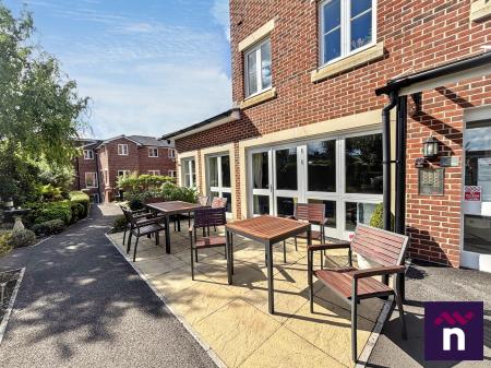 2 bedroom Flat for sale in Imber Court, Warminster, BA12