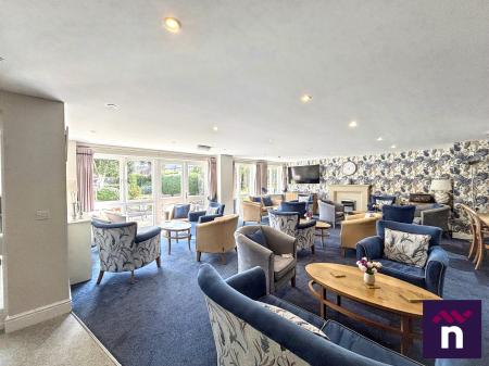 2 bedroom Flat for sale in Imber Court, Warminster, BA12