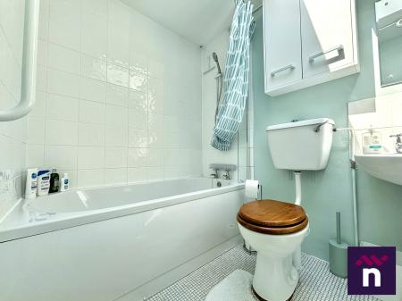 2 bedroom Bungalow for sale in Sambourne Chase, Warminster, BA12