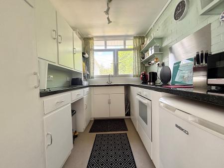 2 bedroom Bungalow for sale in Sambourne Chase, Warminster, BA12