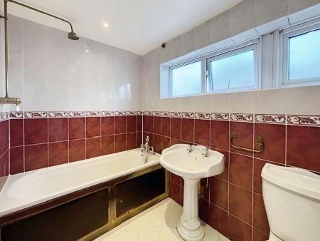 3 bedroom Terraced House for sale in St Georges Close, Warminster, BA12