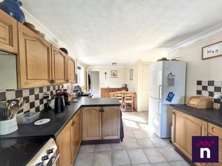 4 bedroom Detached house for sale in Were Close, Warminster, BA12