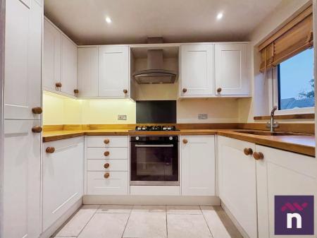 2 bedroom Terraced House to let in Freesia Close, Warminster, BA12