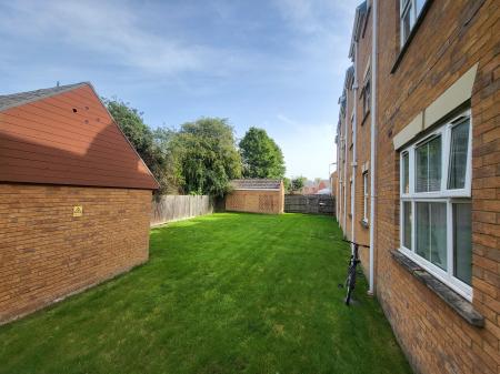 1 bedroom Flat to let in Brabant Way, Westbury, BA13