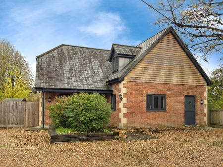 4 bedroom Detached house to let in High Street, Heytesbury, BA12