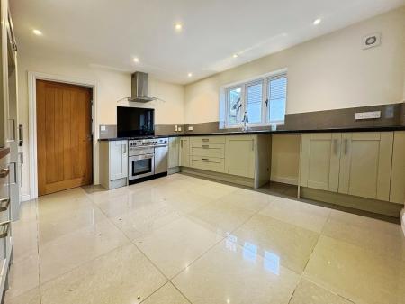 4 bedroom Detached house to let in High Street, Heytesbury, BA12