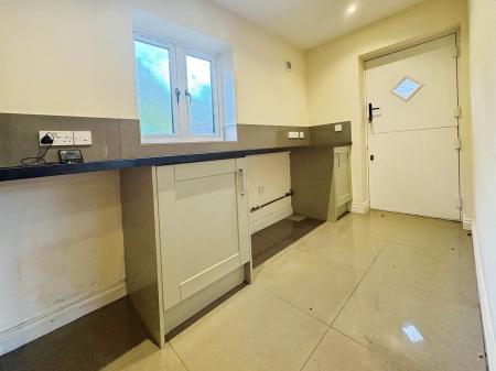 4 bedroom Detached house to let in High Street, Heytesbury, BA12