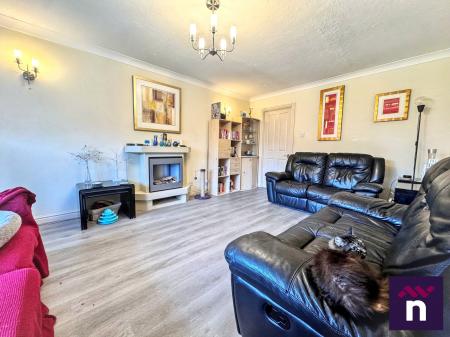 3 bedroom Detached house for sale in Canons Close, Warminster, BA12
