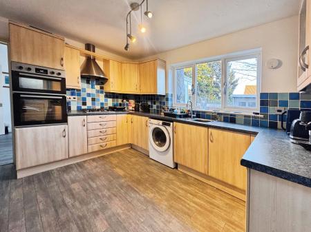 4 bedroom Detached house for sale in Canons Close, Warminster, BA12
