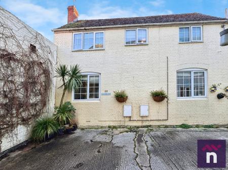 2 bedroom Character Property for sale in The Old Coach House North Row, Warminster, BA12