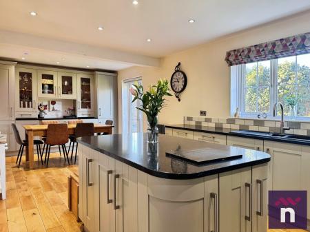 4 bedroom Detached house for sale in Hackney Way, Westbury, BA13