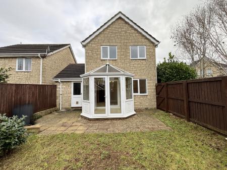 3 bedroom Detached house to let in Windsor Drive, Westbury, BA13