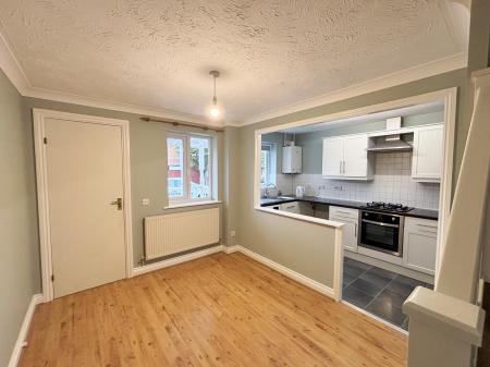 3 bedroom Detached house to let in Windsor Drive, Westbury, BA13