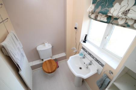 4 bedroom Detached house to let in Azalea Drive, Trowbridge, BA14