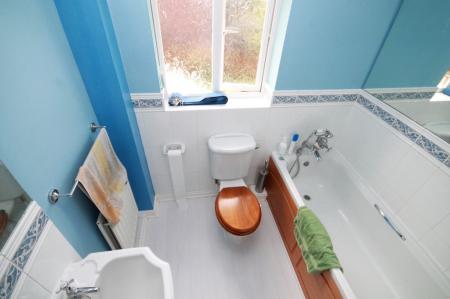 4 bedroom Detached house to let in Azalea Drive, Trowbridge, BA14