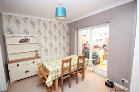 4 bedroom Detached house to let in Azalea Drive, Trowbridge, BA14