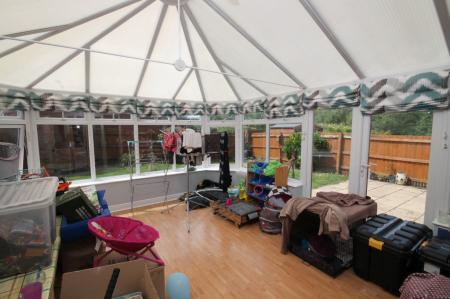 4 bedroom Detached house to let in Azalea Drive, Trowbridge, BA14