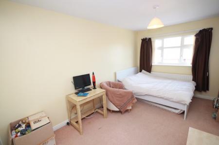 4 bedroom Detached house to let in Azalea Drive, Trowbridge, BA14