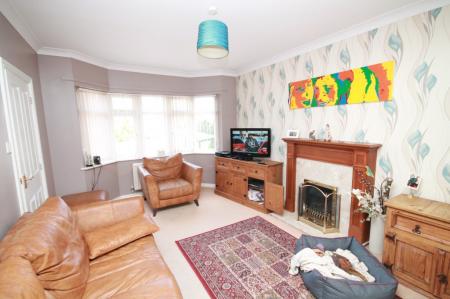4 bedroom Detached house to let in Azalea Drive, Trowbridge, BA14