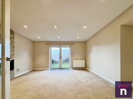 4 bedroom Semi-detached house to let in Copheap Lane, Warminster, BA12