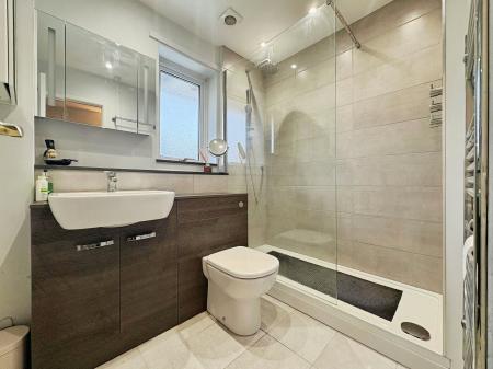 4 bedroom Detached house to let in Halfway Close, Trowbridge, BA14