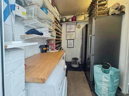 4 bedroom Detached house to let in Halfway Close, Trowbridge, BA14