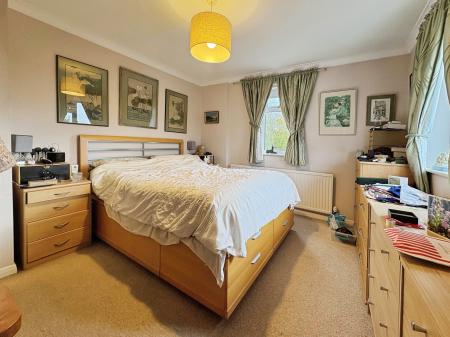 4 bedroom Detached house to let in Halfway Close, Trowbridge, BA14