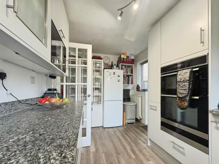 4 bedroom Detached house to let in Halfway Close, Trowbridge, BA14