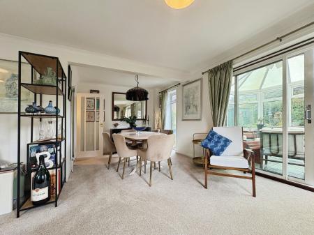 4 bedroom Detached house to let in Halfway Close, Trowbridge, BA14