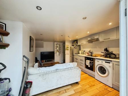 1 bedroom Flat for sale in Silver Street, Warminster, BA12