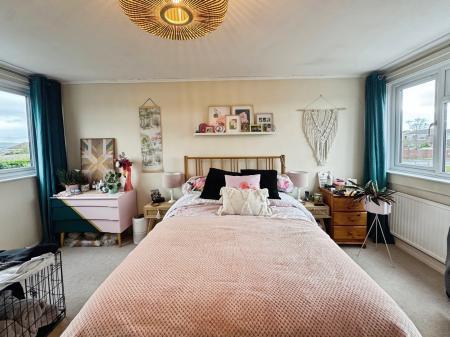 3 bedroom Semi-detached house for sale in Damask Way, Warminster, BA12