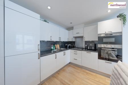 1 bedroom Flat for sale in Aldenham Road, Bushey, WD19