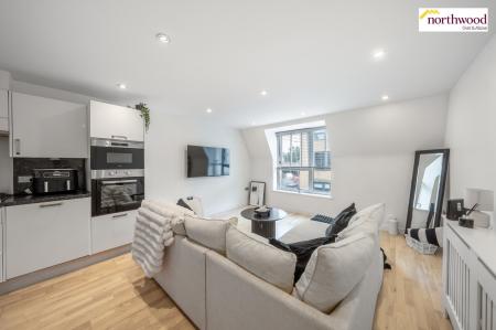 1 bedroom Flat for sale in Aldenham Road, Bushey, WD19