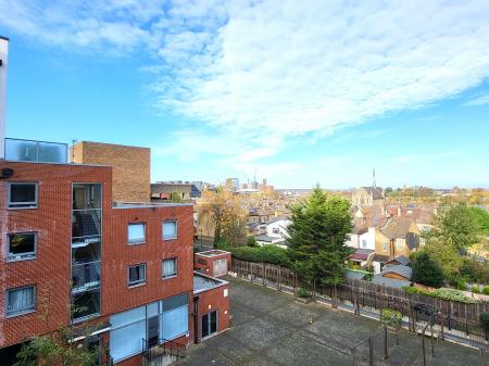 2 bedroom Flat for sale in 29 Loates Lane, Watford, WD17