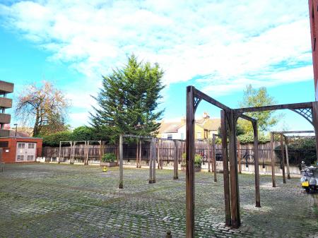 2 bedroom Flat for sale in 29 Loates Lane, Watford, WD17