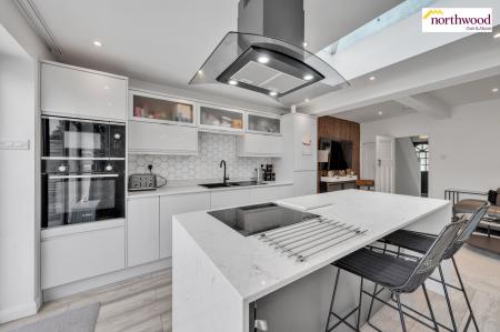 2 bedroom End of terrace house for sale in Briar Road, Watford, WD25