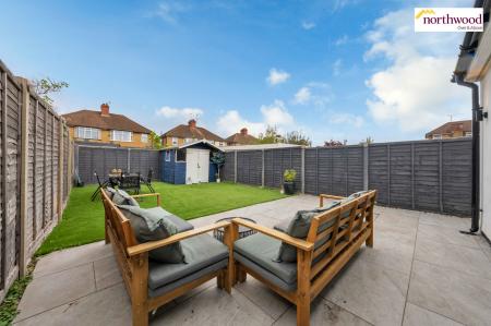 2 bedroom End of terrace house for sale in Briar Road, Watford, WD25
