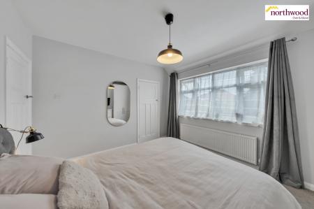 2 bedroom End of terrace house for sale in Briar Road, Watford, WD25