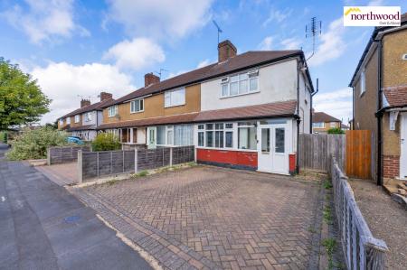 2 bedroom End of terrace house for sale in Briar Road, Watford, WD25