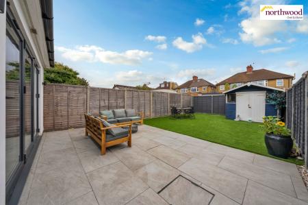 2 bedroom End of terrace house for sale in Briar Road, Watford, WD25