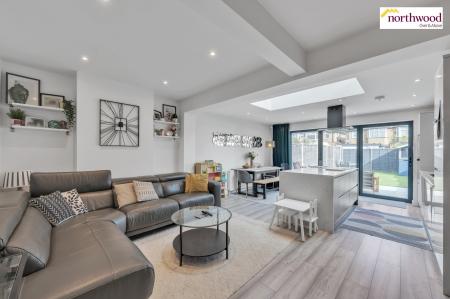 2 bedroom End of terrace house for sale in Briar Road, Watford, WD25