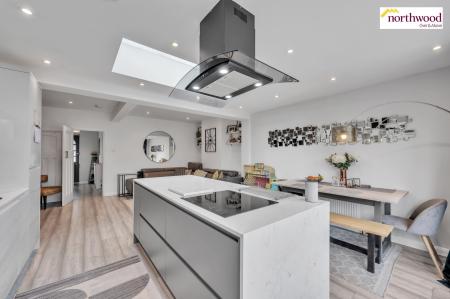 2 bedroom End of terrace house for sale in Briar Road, Watford, WD25