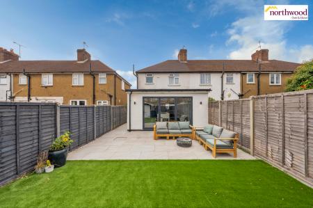 2 bedroom End of terrace house for sale in Briar Road, Watford, WD25