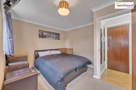 1 bedroom Flat for sale in Crown Rise, Garston, Watford, WD25